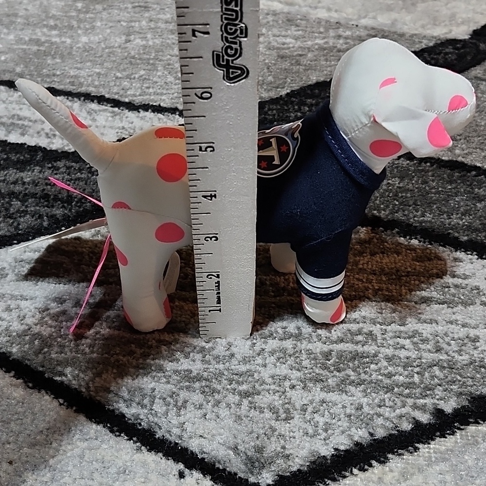VS PINK RARE TENNESSEE TITANS 1ST EDITION NFL JERSEY PLUSH COLLECTIBLE DOG - Picture 7 of 14